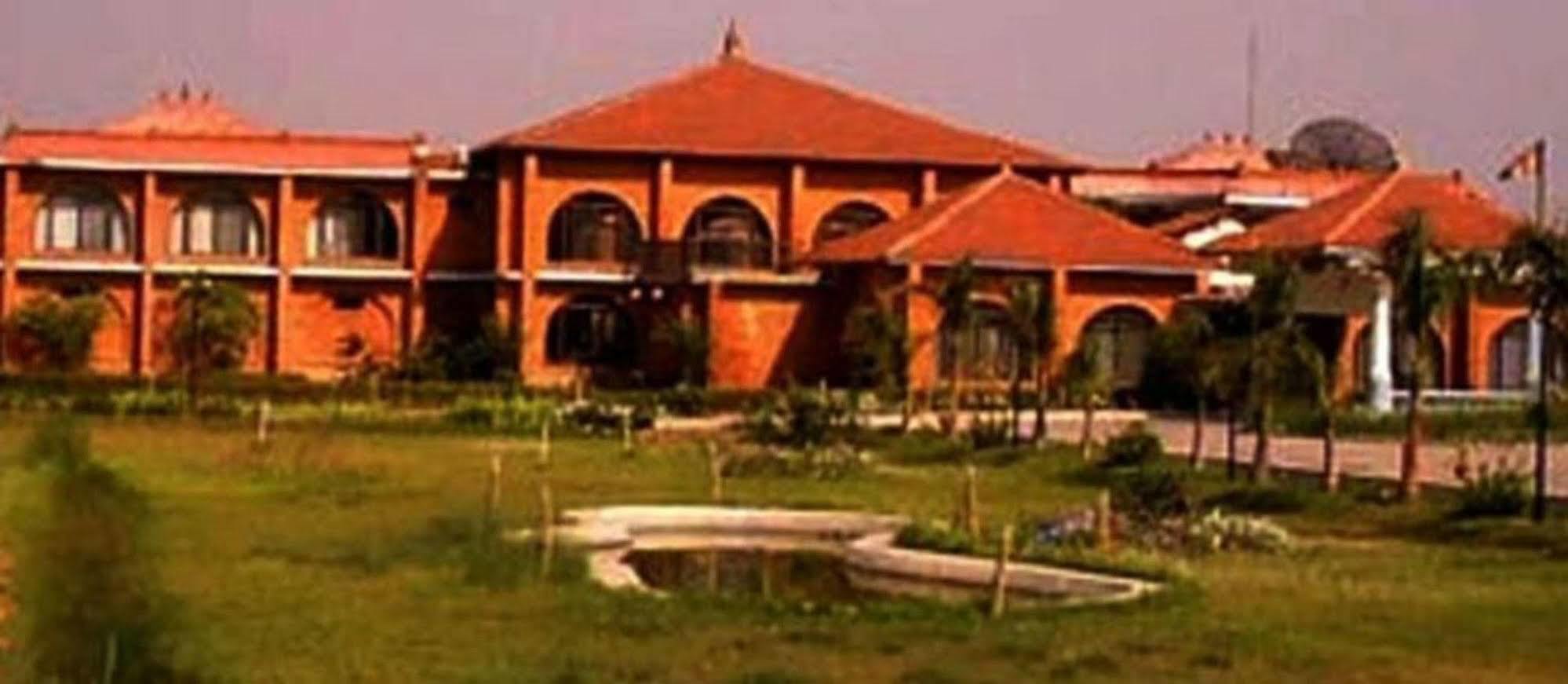 Hotel Lumbini Garden New Crystal מראה חיצוני תמונה