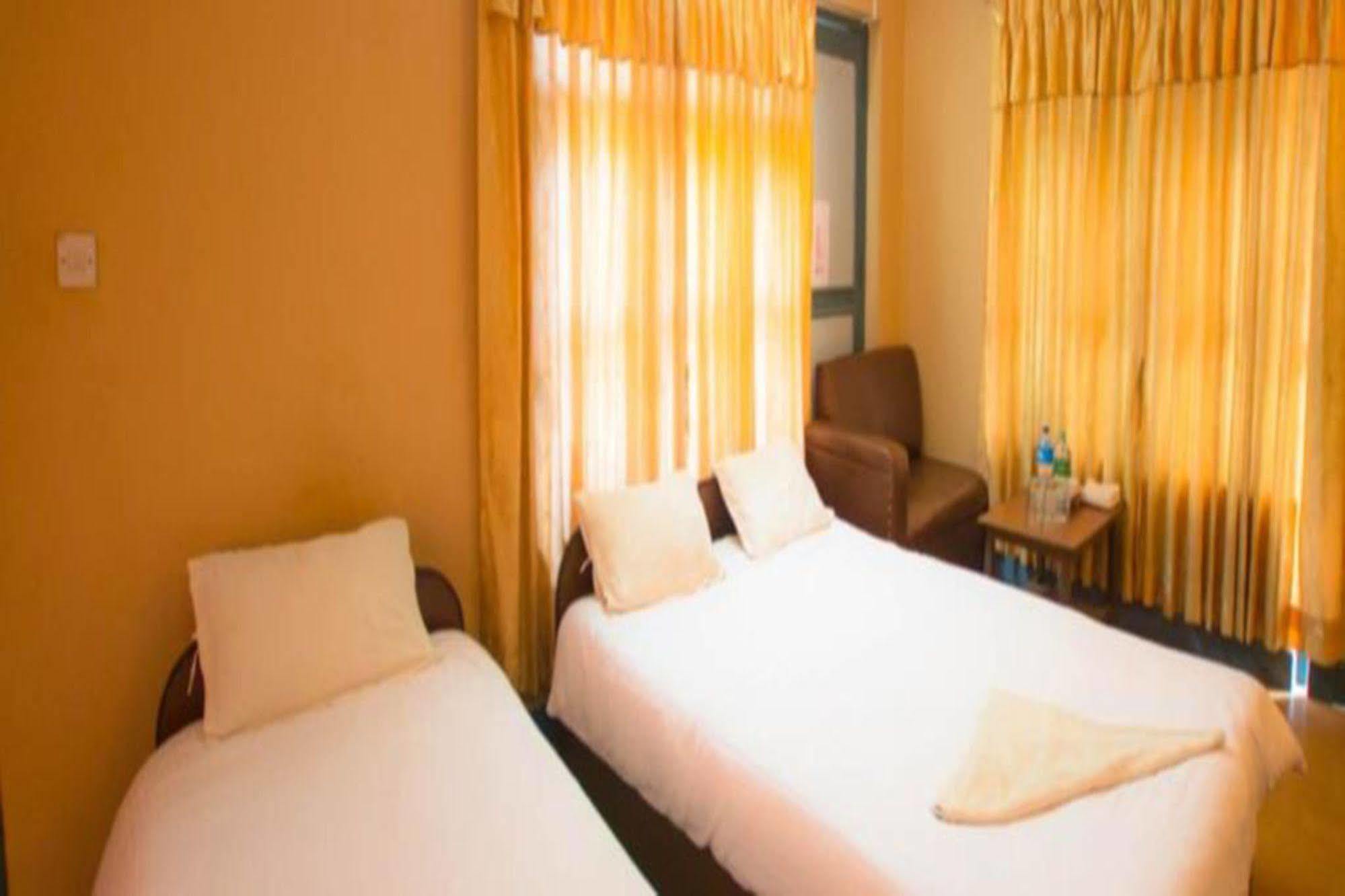 Hotel Lumbini Garden New Crystal מראה חיצוני תמונה