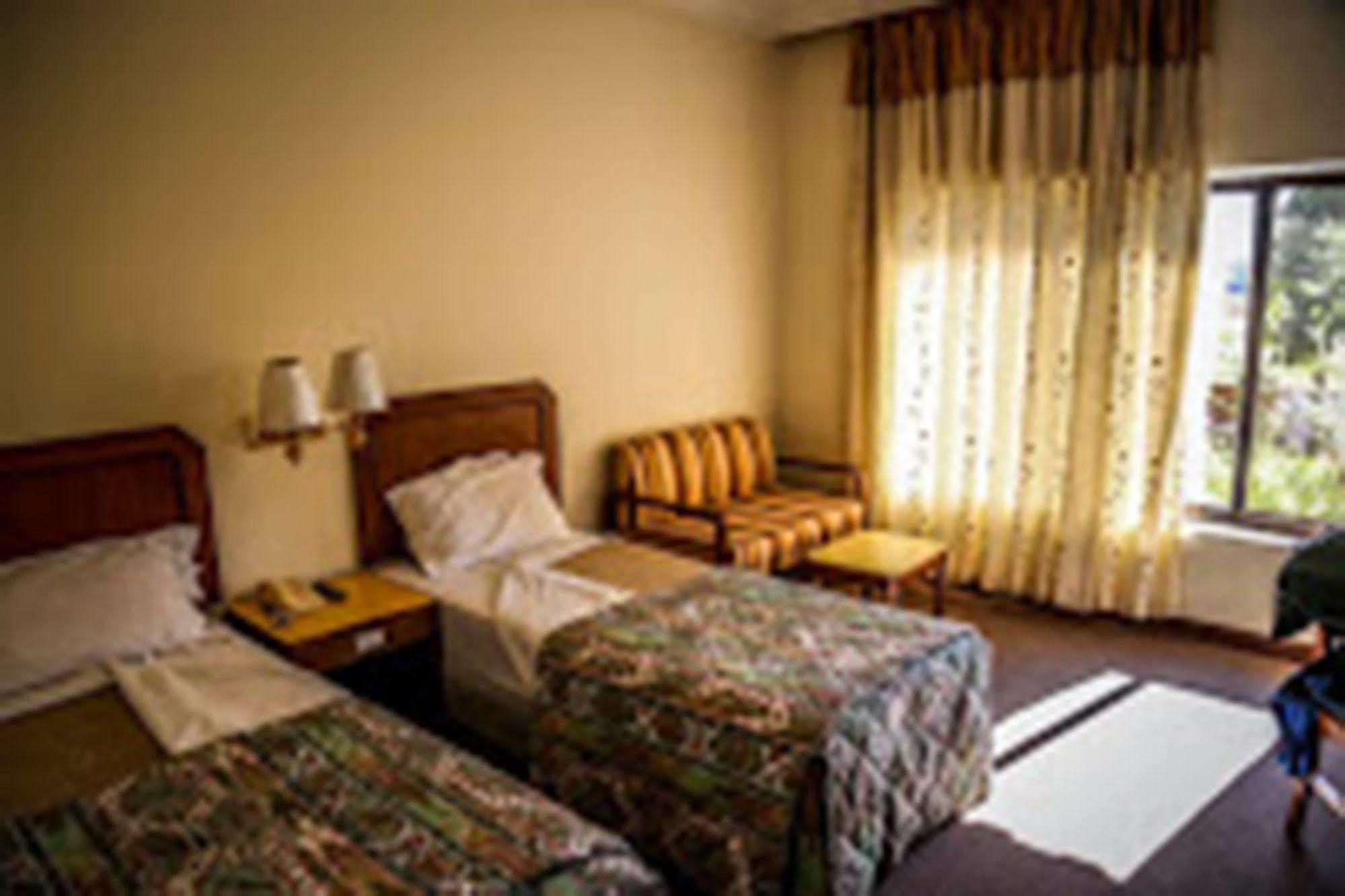 Hotel Lumbini Garden New Crystal מראה חיצוני תמונה